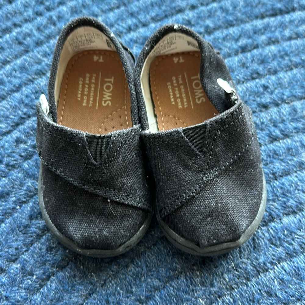 Toms baby size 4t black
